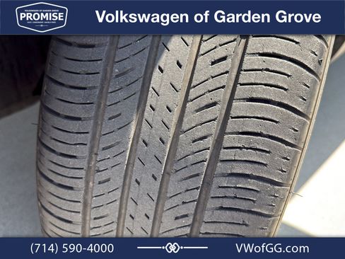 Used 2024 Volkswagen Atlas SE w/ Panoramic Sunroof Package FWD image 11