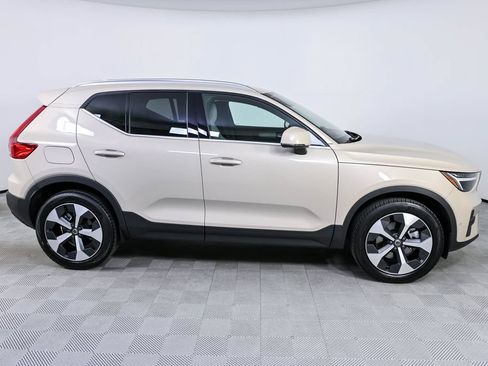 Used 2025 Volvo XC40 B5 Plus AWD/4WD image 28