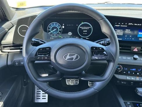 Used 2025 Hyundai Elantra SEL w/ Cargo Package FWD image 15