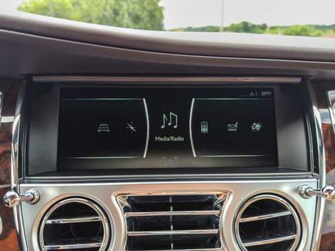 Used 2018 Rolls-Royce Dawn RWD image 51