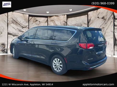 Used 2018 Chrysler Pacifica Touring Plus FWD image 4