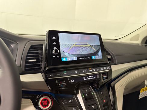 New 2026 Honda Odyssey Touring image 24