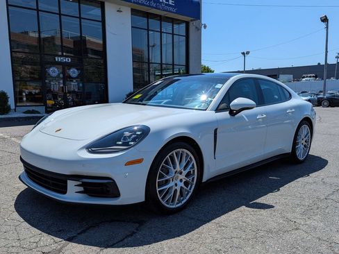 Used 2018 Porsche Panamera RWD image 2