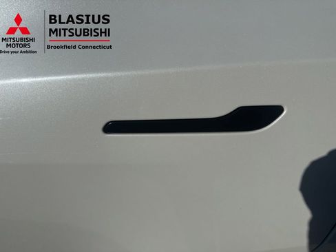 Used 2024 Tesla Model Y Long Range AWD/4WD image 37