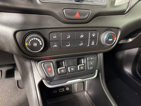 Used 2019 GMC Terrain SLE image 19