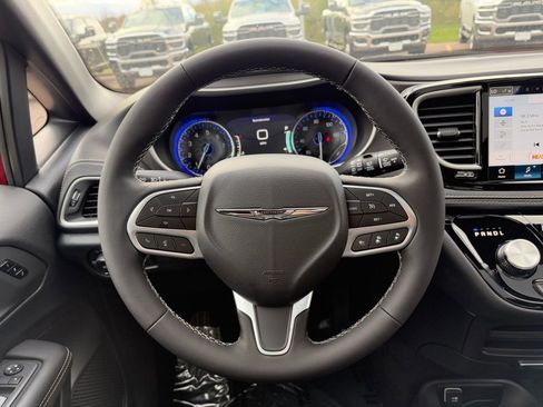 New 2026 Chrysler Pacifica Select image 22