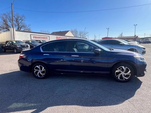 Used 2017 Honda Accord LX image 7