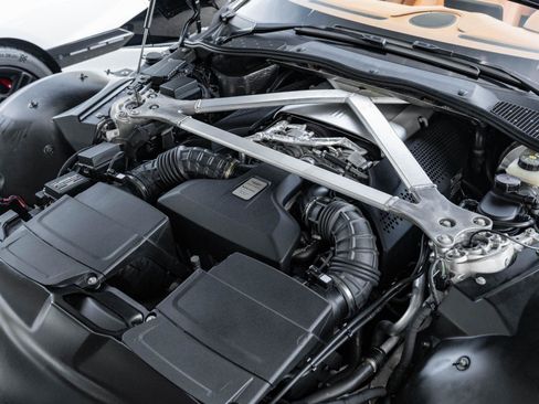 Used 2021 Aston Martin V8 Vantage Roadster image 24