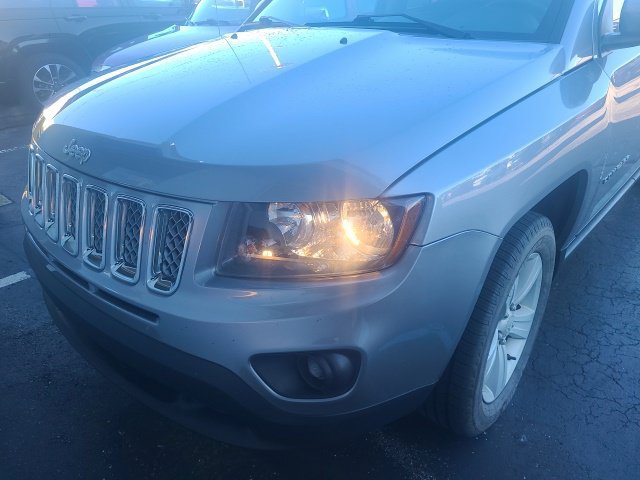 Used 2017 Jeep Compass Latitude AWD/4WD image 7