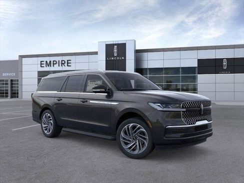 New 2026 Lincoln Navigator L Premier AWD/4WD image 7