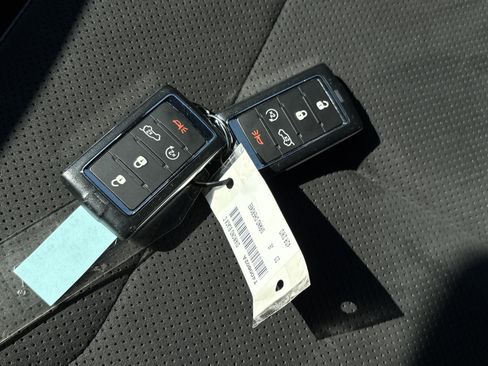 Used 2023 Jeep Grand Cherokee Altitude RWD image 36