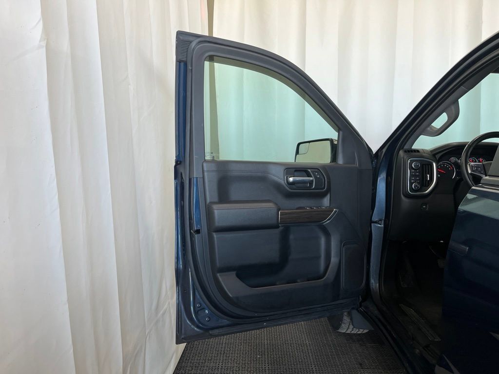 Used 2020 Chevrolet Silverado 1500 LT w/ Convenience Package AWD/4WD image 16
