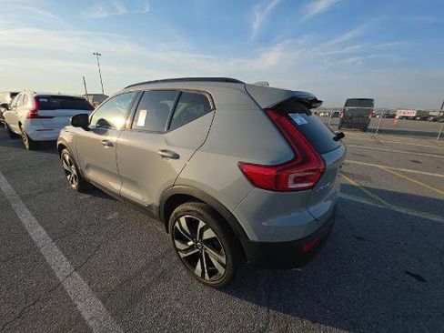 Used 2024 Volvo XC40 B5 Plus w/ Protection Package Premier AWD/4WD image 4