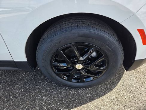 Used 2024 Chevrolet Equinox LT FWD image 18