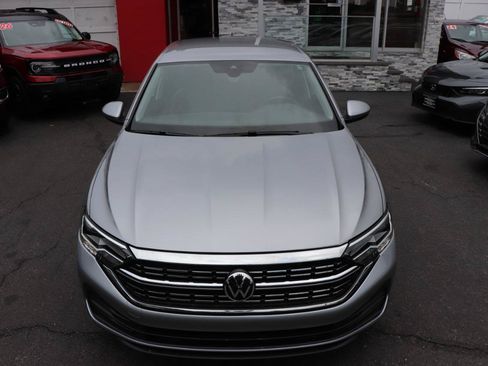 Used 2024 Volkswagen Jetta SE FWD image 9