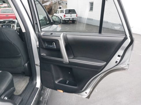 Used 2015 Toyota 4Runner SR5 4x4 4dr SUV image 19