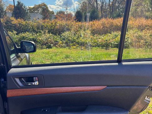 Used 2013 Subaru Outback 2.5i Limited image 24