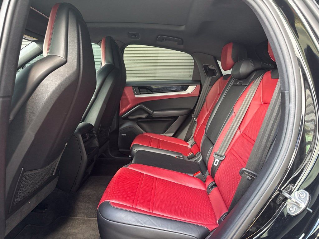 Certified 2024 Porsche Cayenne Coupe AWD/4WD image 7