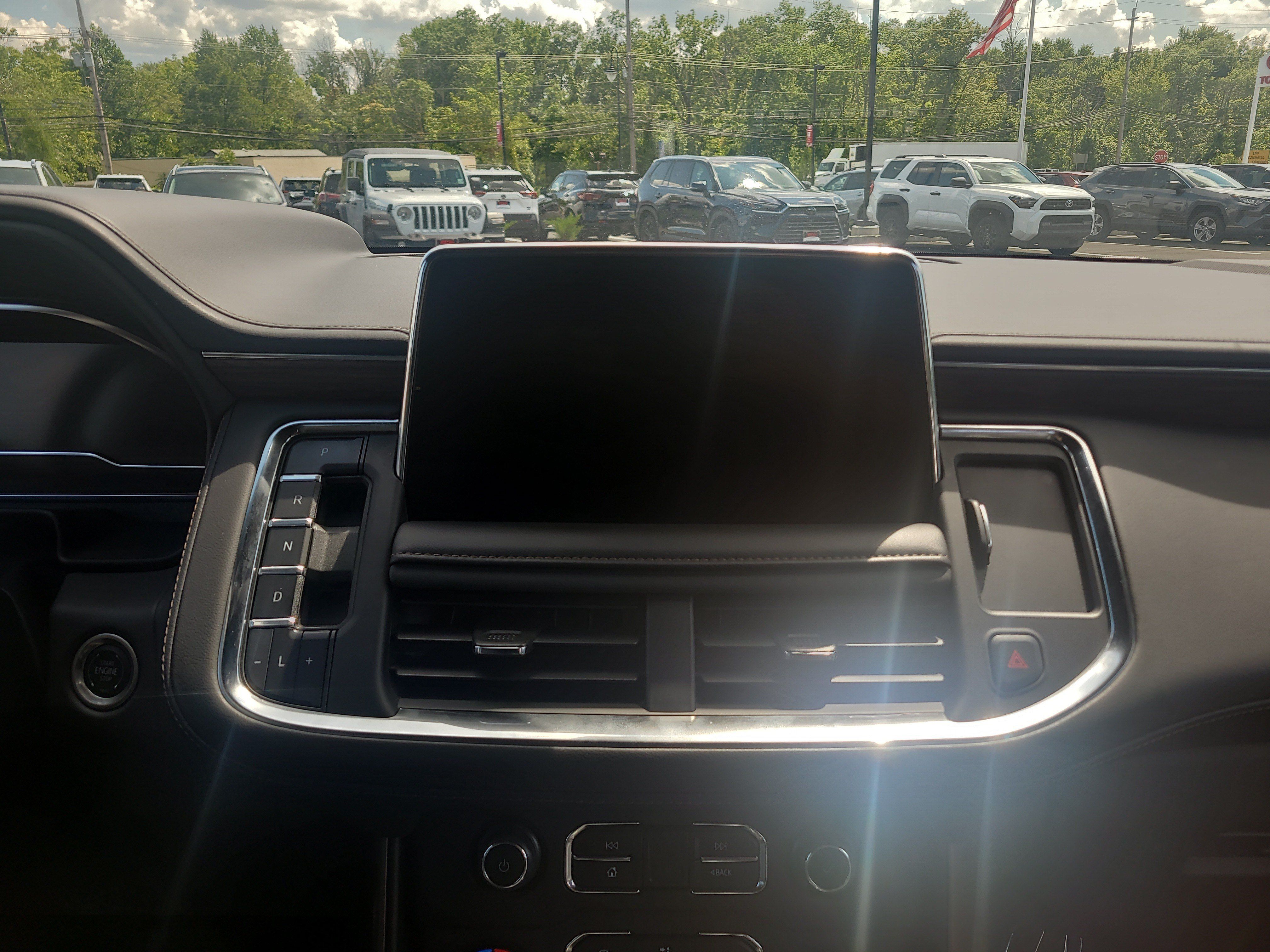 Used 2024 Chevrolet Suburban High Country AWD/4WD image 19