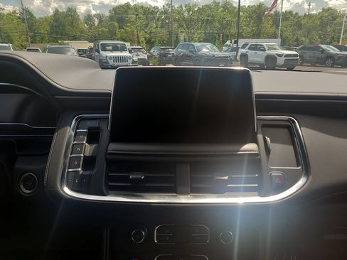 Used 2024 Chevrolet Suburban High Country AWD/4WD image 19