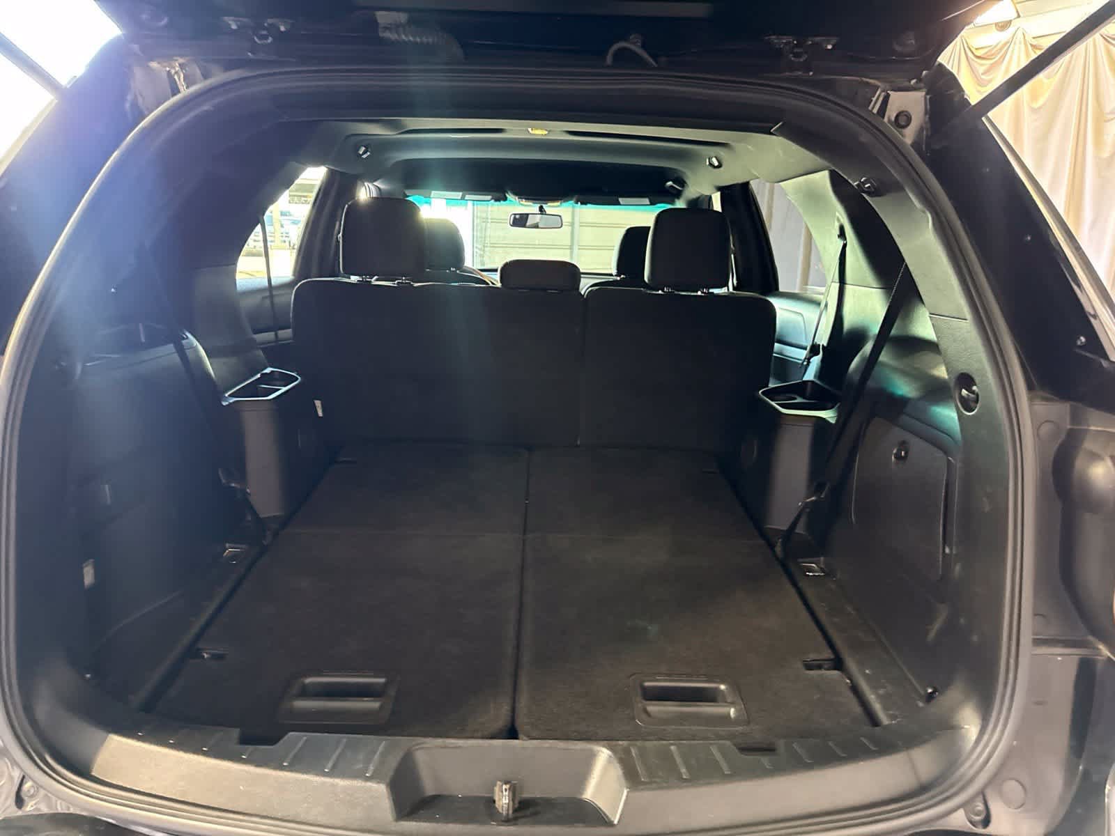 Used 2016 Ford Explorer XLT w/ Equipment Group 201A FWD image 13