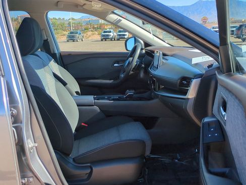 Used 2021 Nissan Rogue SV image 30