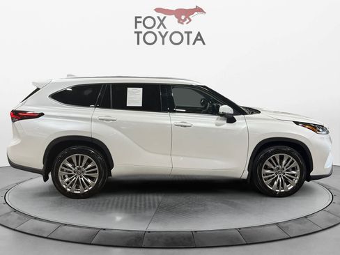 Used 2026 Toyota Highlander Platinum AWD/4WD image 7