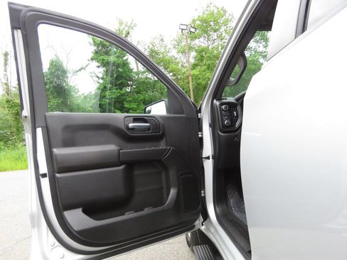 Used 2022 Chevrolet Silverado 1500 Custom AWD/4WD image 9
