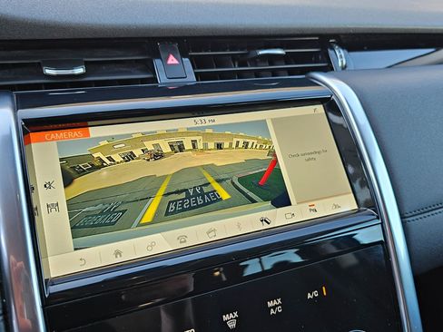 Used 2020 Land Rover Discovery Sport image 32