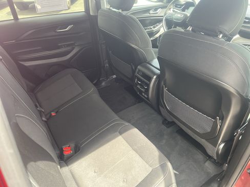 Used 2023 Jeep Grand Cherokee Laredo AWD/4WD image 16