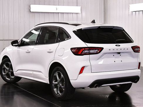 Used 2023 Ford Escape ST-Line image 5
