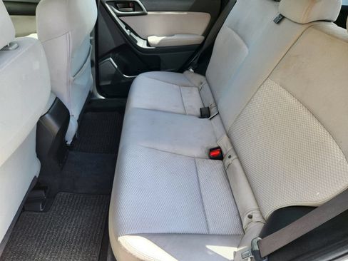 Used 2015 Subaru Forester 2.5i AWD/4WD image 14