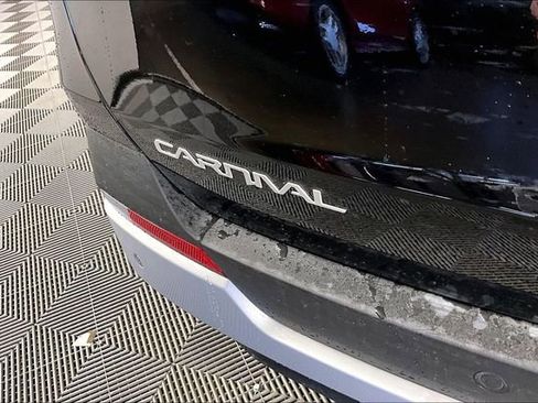New 2026 Kia Carnival EX FWD image 9