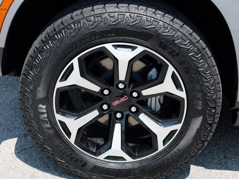 Used 2025 GMC Yukon AT4 AWD/4WD image 7