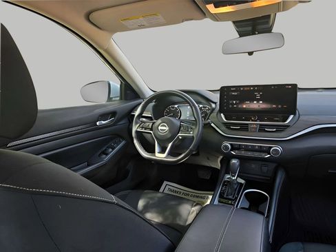 Used 2024 Nissan Altima 2.5 SV w/ SV Premium Package image 9