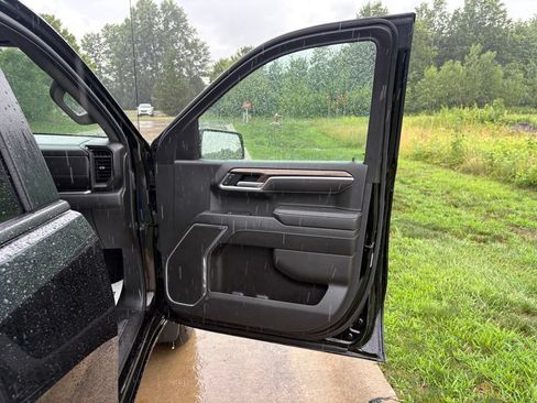 Used 2025 Chevrolet Silverado 1500 LT AWD/4WD image 29