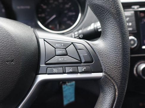 Used 2018 Nissan Rogue S AWD/4WD image 16
