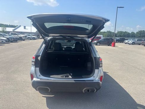 Used 2025 Subaru Forester Limited AWD/4WD image 9