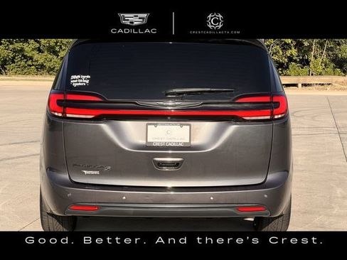Used 2023 Chrysler Pacifica Touring-L w/ S Appearance Package FWD image 4