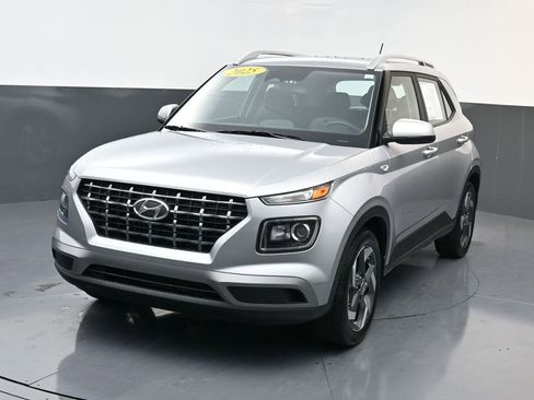 Certified 2025 Hyundai Venue SEL image 8