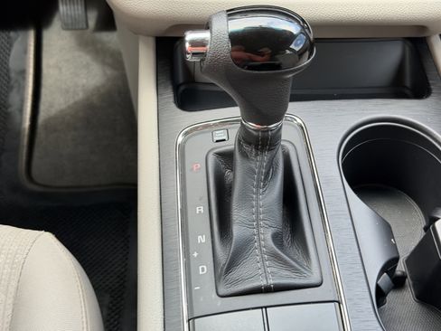 Used 2016 Kia Sedona L image 25