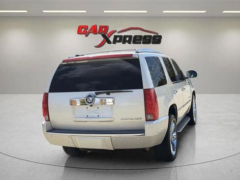 Used 2009 Cadillac Escalade AWD image 9