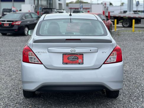 Used 2018 Nissan Versa SV FWD image 7