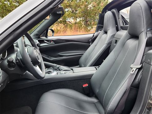 Used 2023 MAZDA MX-5 Miata Grand Touring w/ Weather Package image 9