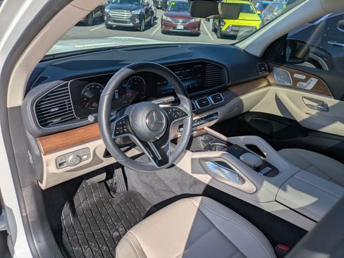 Used 2024 Mercedes-Benz GLS 450 4MATIC image 16