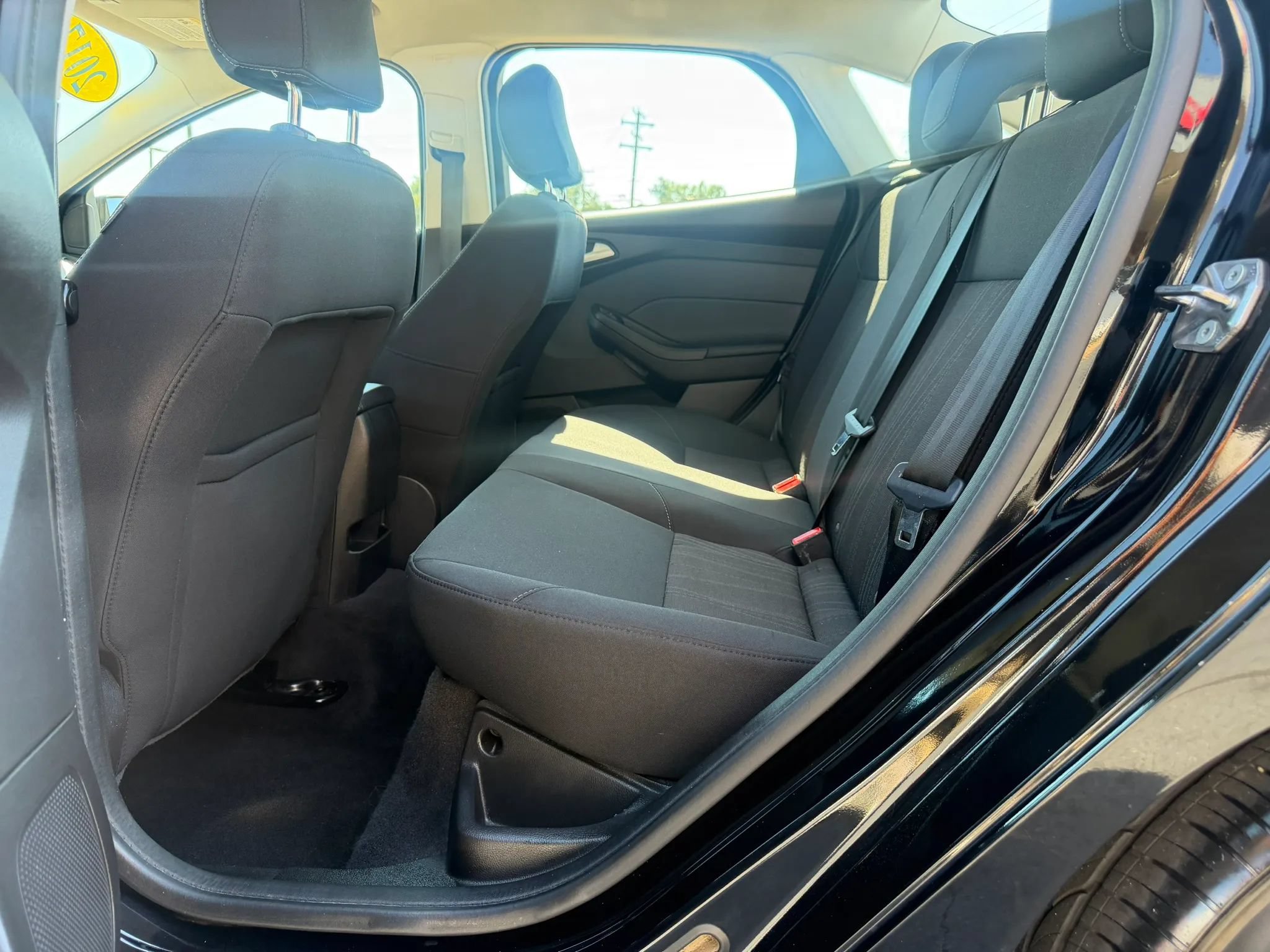 Used 2017 Ford Focus SE FWD image 14