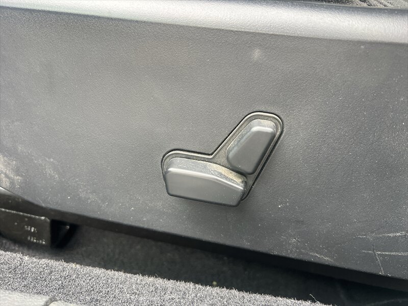 Used 2012 Dodge Avenger SXT FWD image 18