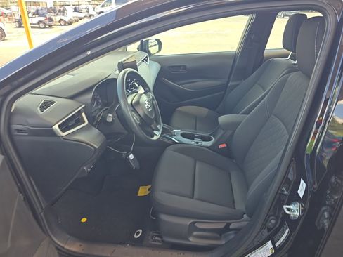 Used 2025 Toyota Corolla LE FWD image 3