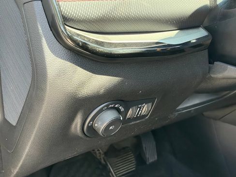 Used 2025 Jeep Compass Trailhawk AWD/4WD image 5