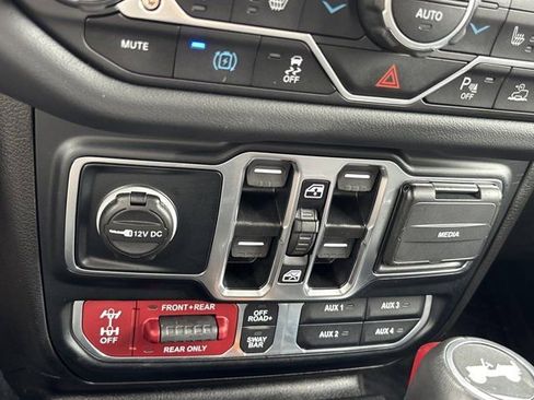 Used 2024 Jeep Wrangler Unlimited Rubicon 4xe AWD/4WD image 42